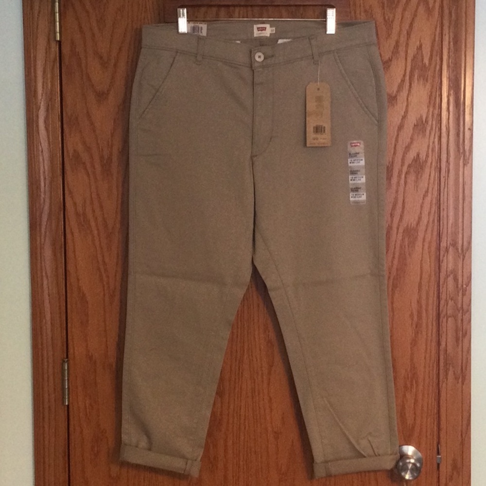 Levi’s Classic Chinos Mid Rise